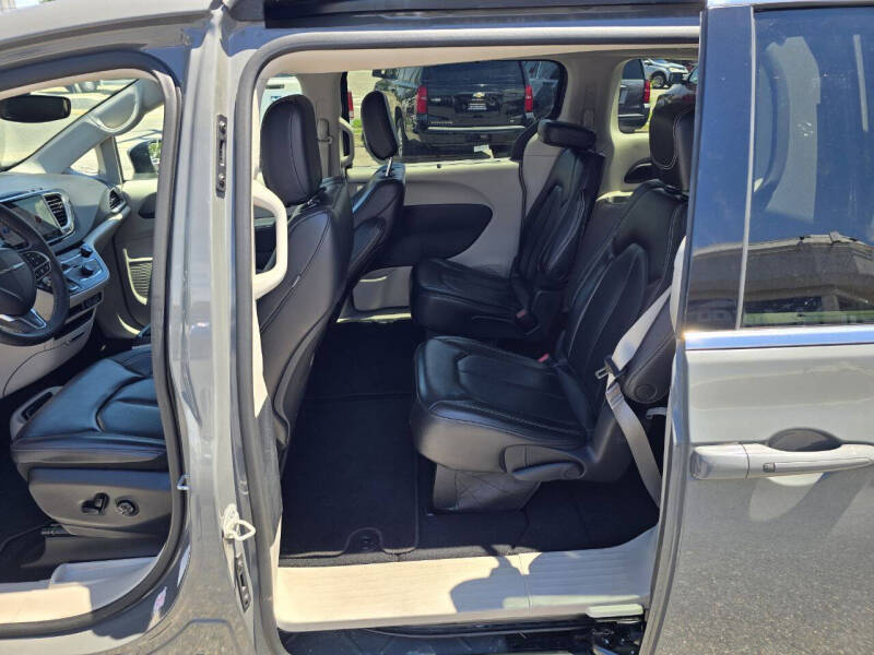 2023 Chrysler Pacifica Touring L