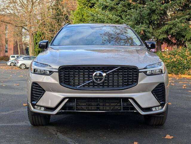 2025 Volvo XC60 B5 Plus Dark Theme