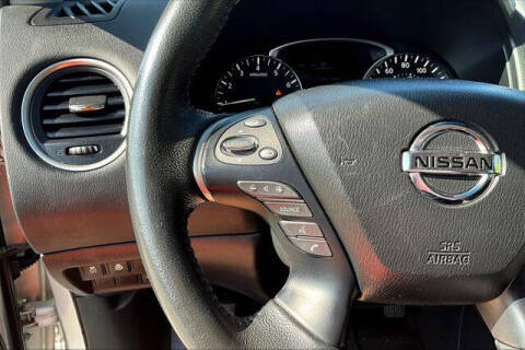 2017 Nissan Pathfinder SV