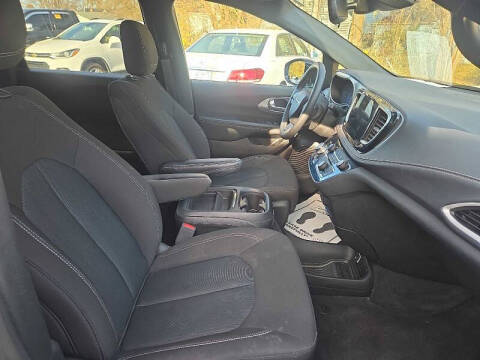 2024 Chrysler Pacifica Touring