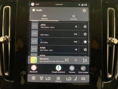2025 Volvo XC40 B5 Core Bright Theme