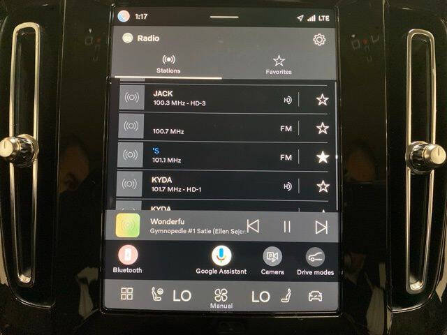 2025 Volvo XC40 B5 Core Bright Theme