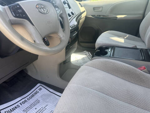 2012 Toyota Sienna LE 7-Passenger