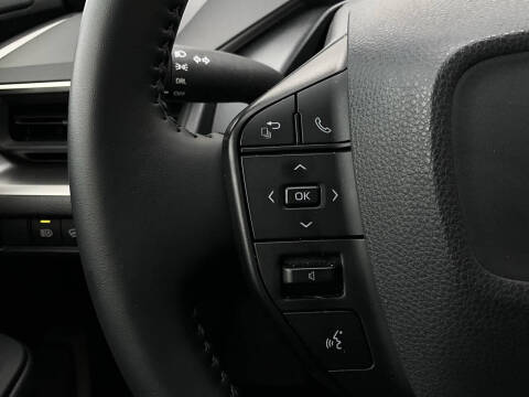 2025 Toyota Prius LE