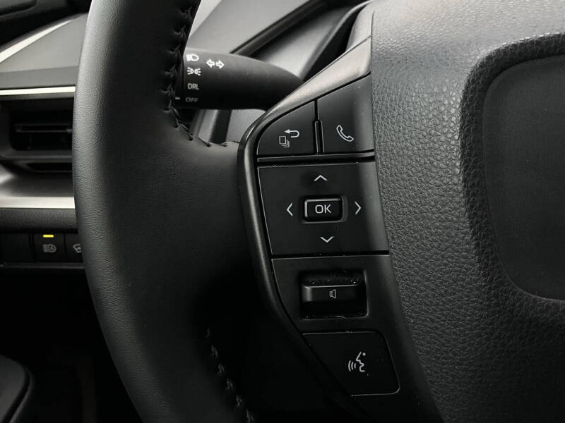 2025 Toyota Prius LE