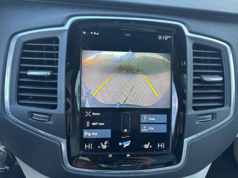 2020 Volvo XC90 T6 Momentum 6-Passenger