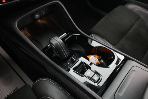 2022 Volvo XC40 T5 R-Design