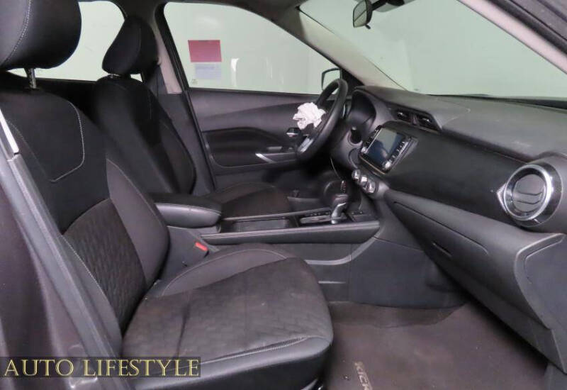 2023 Nissan Kicks SV