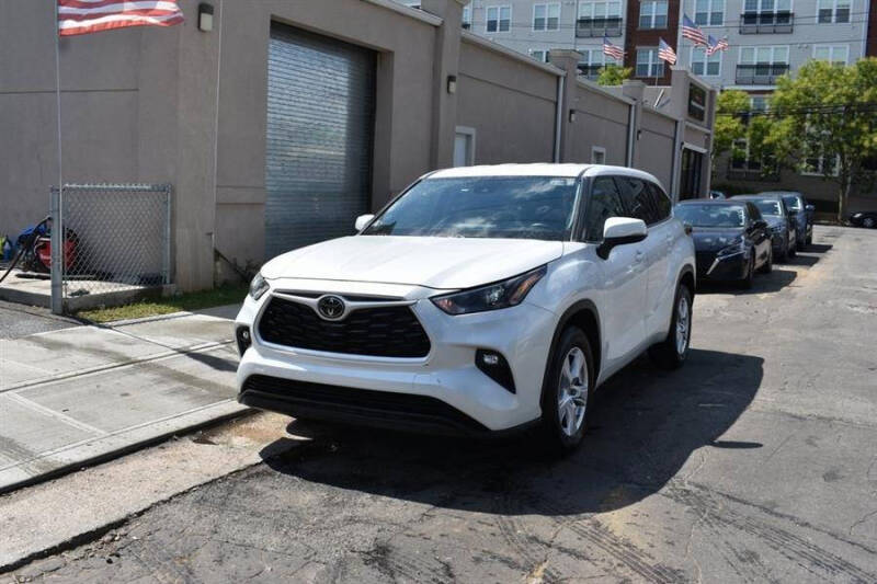 2024 Toyota Highlander LE