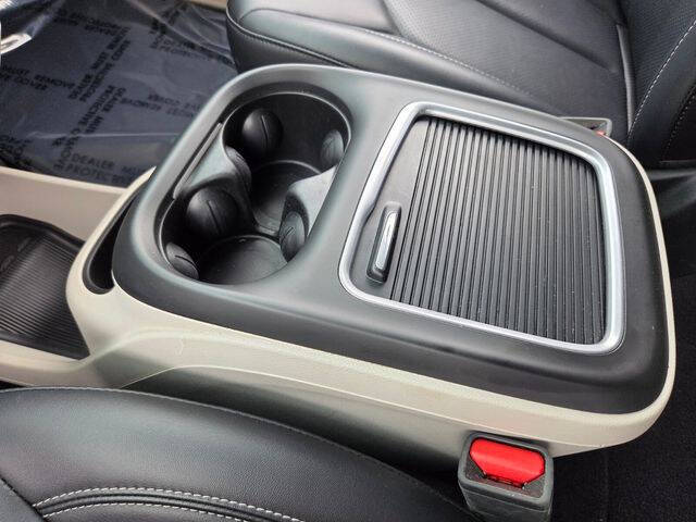 2024 Chrysler Pacifica Plug-In Hybrid Select
