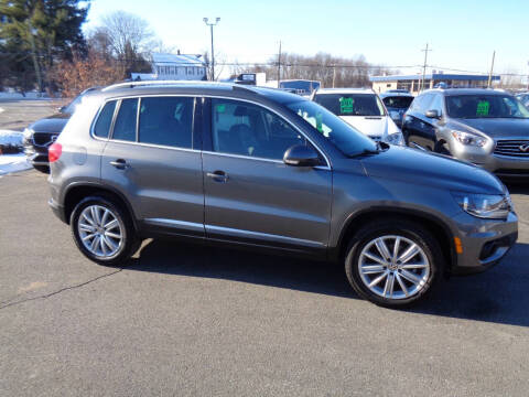 2014 Volkswagen Tiguan for sale at BETTER BUYS AUTO INC in East Windsor CT