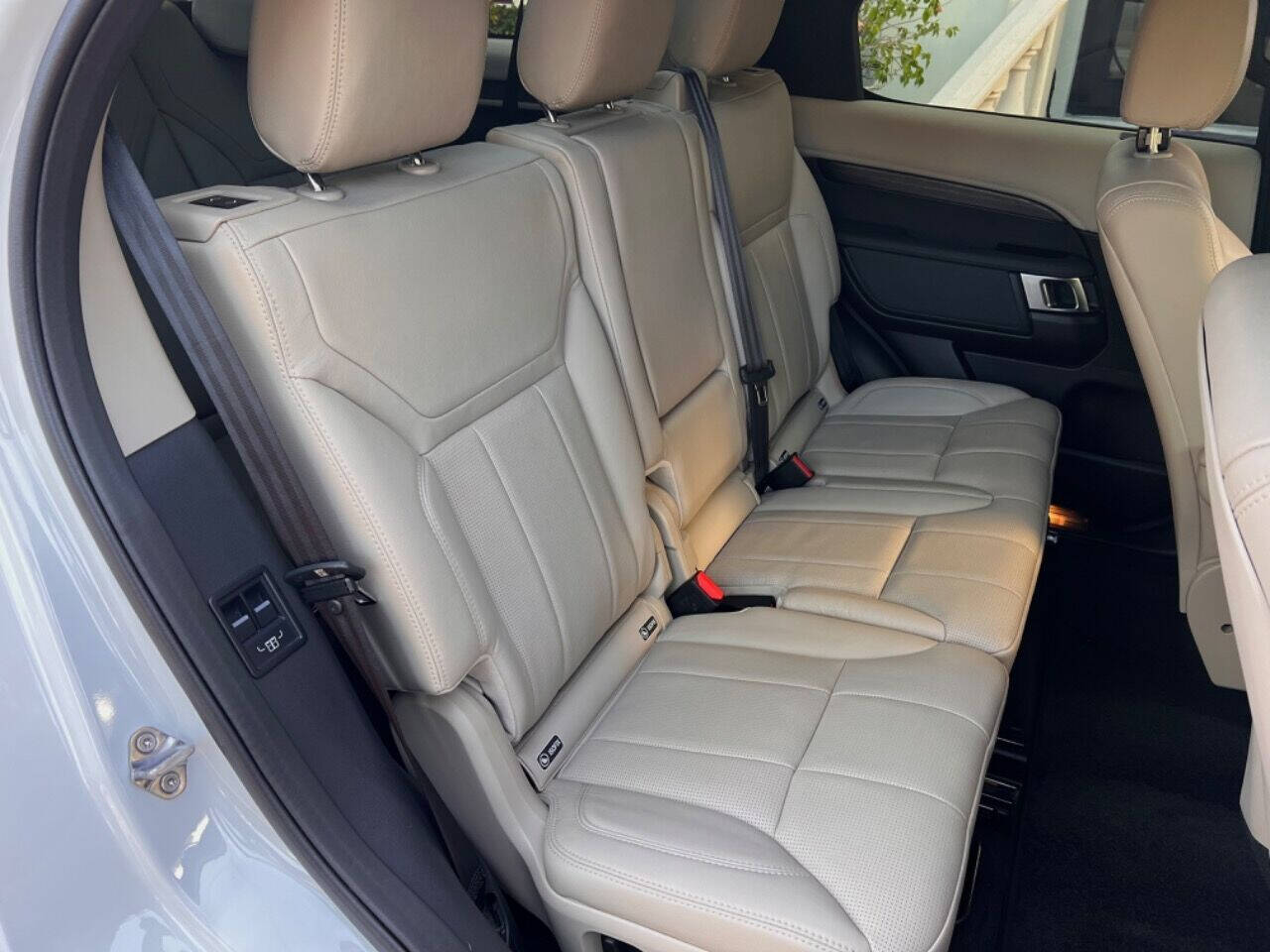 2018 Land Rover Discovery for sale at Signature Auto in Tampa, FL