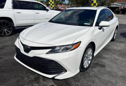 2018 Toyota Camry for sale at VALDO AUTO SALES in Hialeah FL