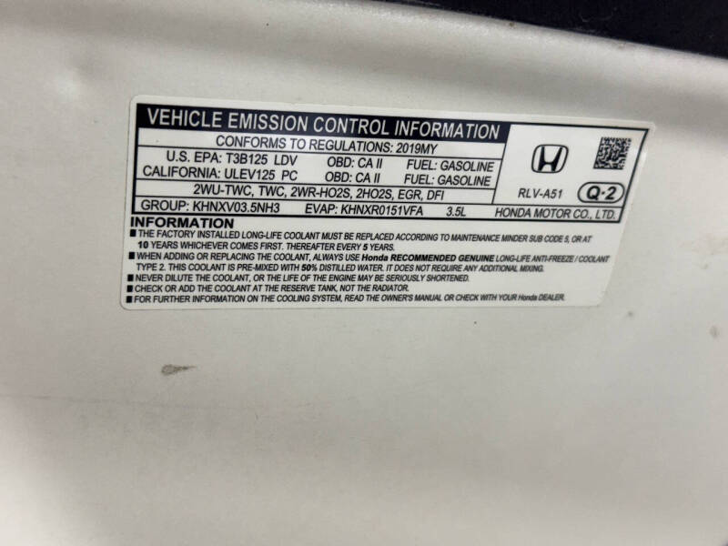 2019 Honda Pilot Touring w/Rear Captain's Chairs