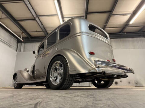 1933 Pontiac Sedan