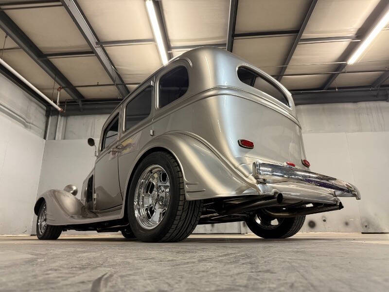 1933 Pontiac Sedan