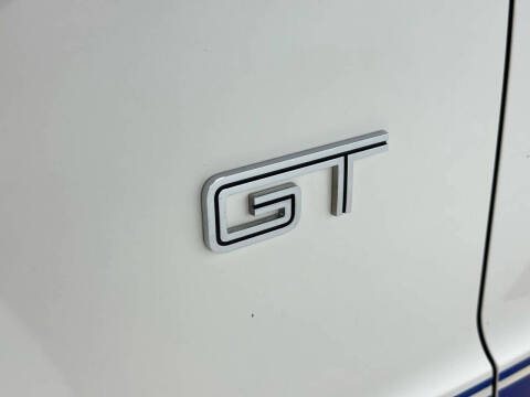 2005 Ford Mustang GT Deluxe