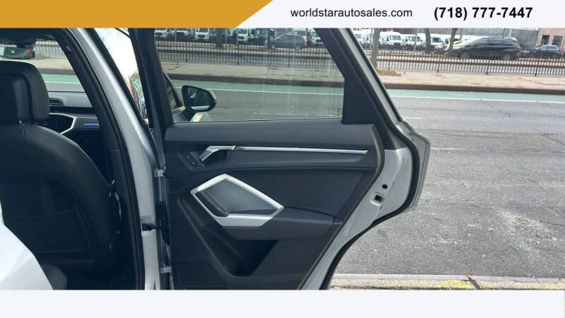 2022 Audi Q3 quattro Premium Plus 40 TFSI