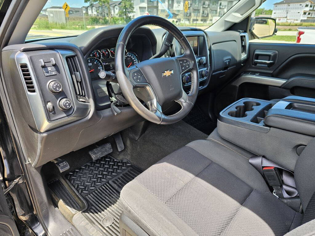 2015 Chevrolet Silverado 1500 for sale at Bigfoot Auto in Hiawatha, IA