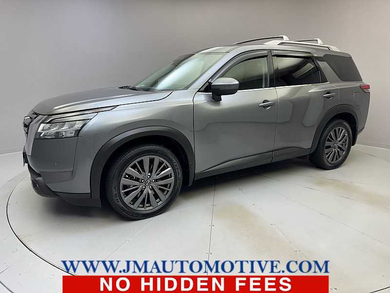 2022 Nissan Pathfinder SL's photo