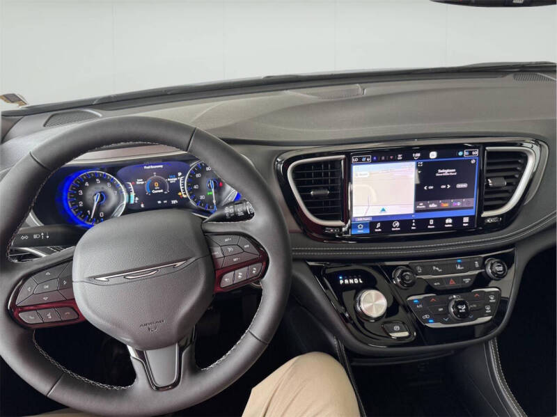 2027 Chrysler Pacifica Limited