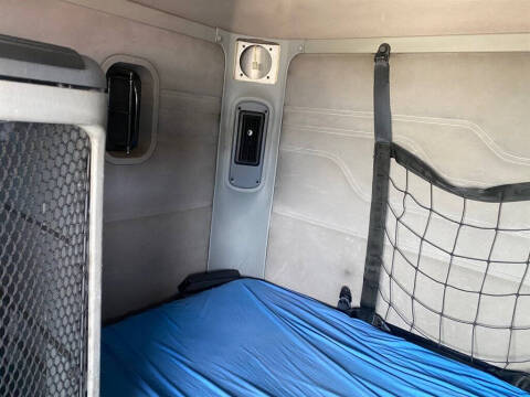 2004 Freightliner Columbia 120