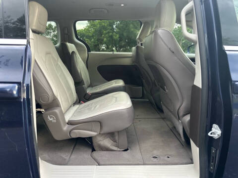2017 Chrysler Pacifica Touring-L