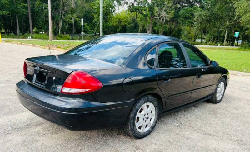 2006 Ford Taurus SE