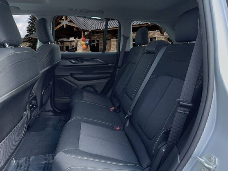 2023 Jeep Grand Cherokee Laredo