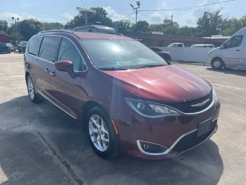 2017 Chrysler Pacifica Touring-L Plus