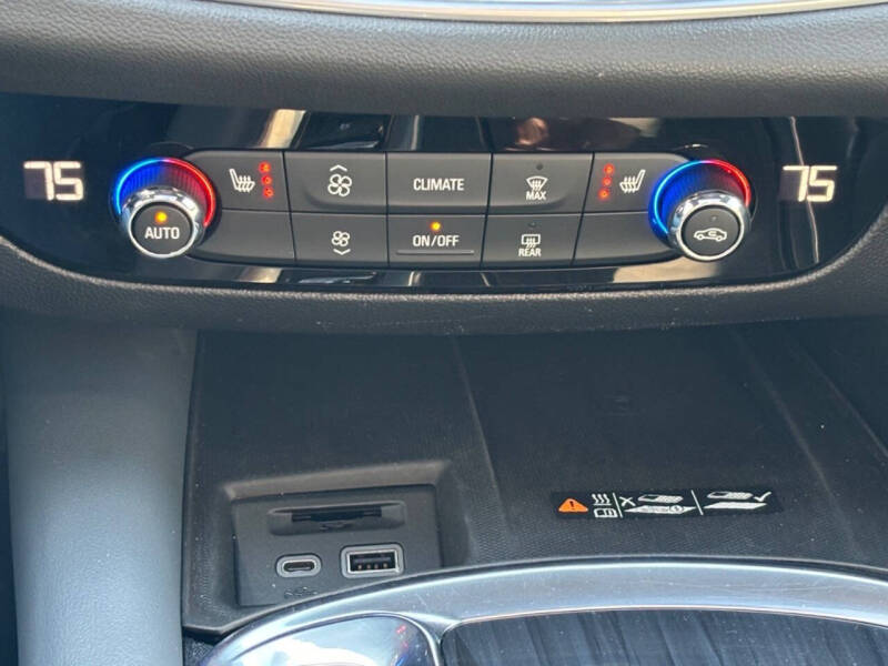 2022 Buick Enclave Essence