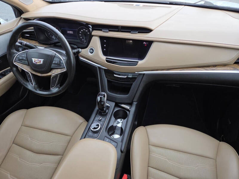2022 Cadillac XT5 Premium Luxury