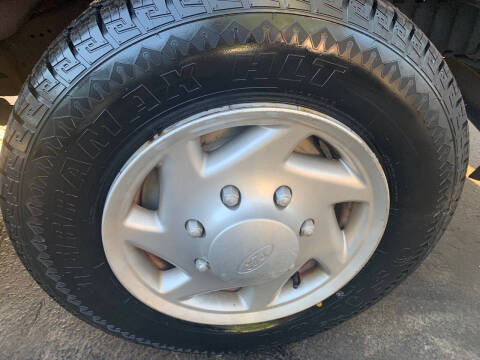 2005 Ford E-Series E-350 SD XLT