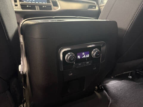 2024 GMC Yukon XL SLE