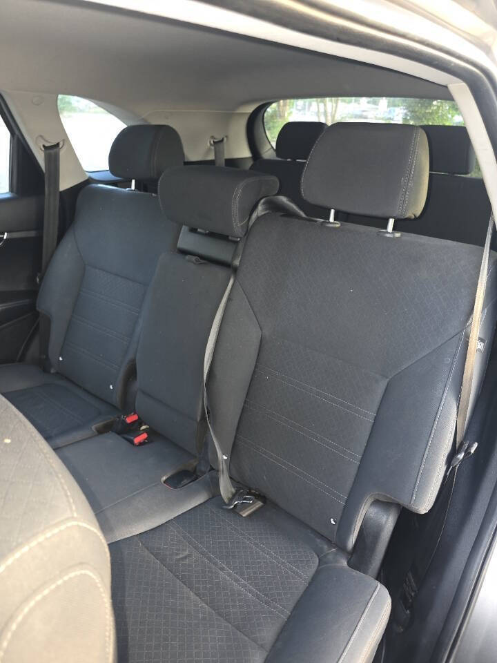 2018 Kia Sorento LX V6 AWD 4dr SUV - Gray exterior view 19
