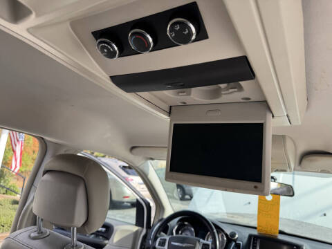 2011 Chrysler Town and Country Touring-L