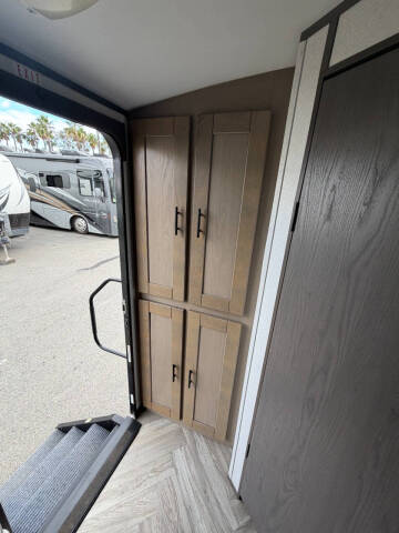 2019 Cruiser RV Shadow Cruiser