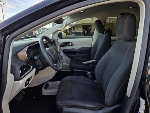 2017 Chrysler Pacifica LX