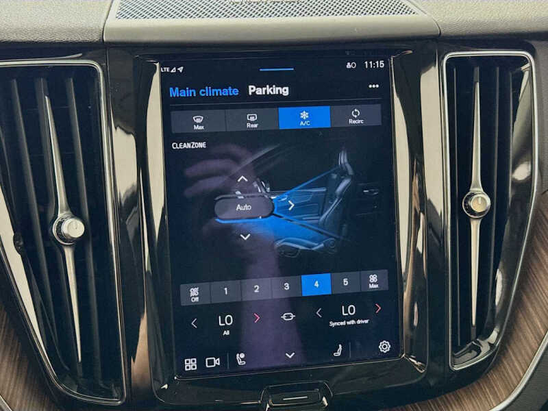 2023 Volvo XC60 B5 Plus Bright Theme