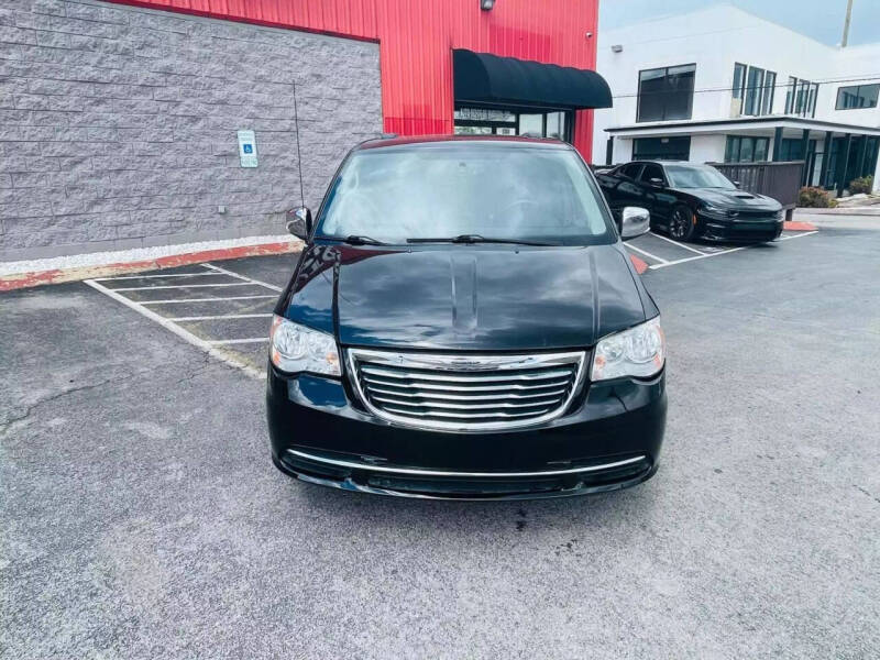 2013 Chrysler Town and Country Touring-L