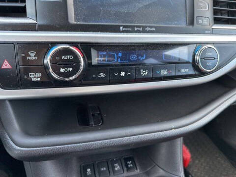 2017 Toyota Highlander SE