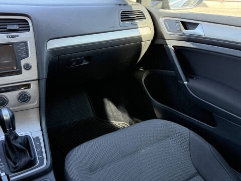 2016 Volkswagen Golf SportWagen