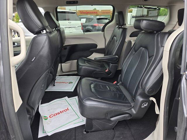 2022 Chrysler Pacifica Touring L
