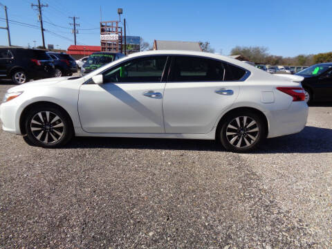 2017 Nissan Altima for sale at L & L Sales in Mexia TX
