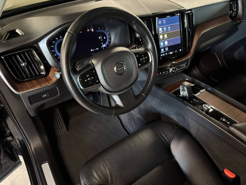 2024 Volvo XC60 B5 Plus Dark Theme