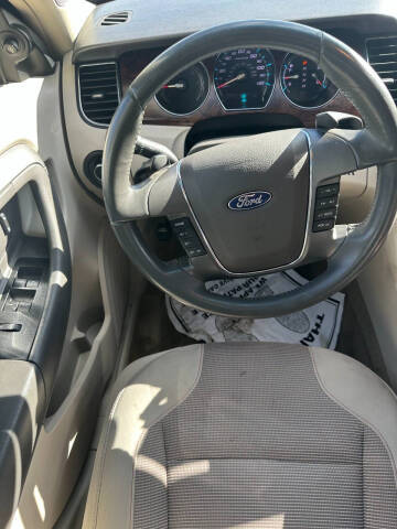 2011 Ford Taurus SEL