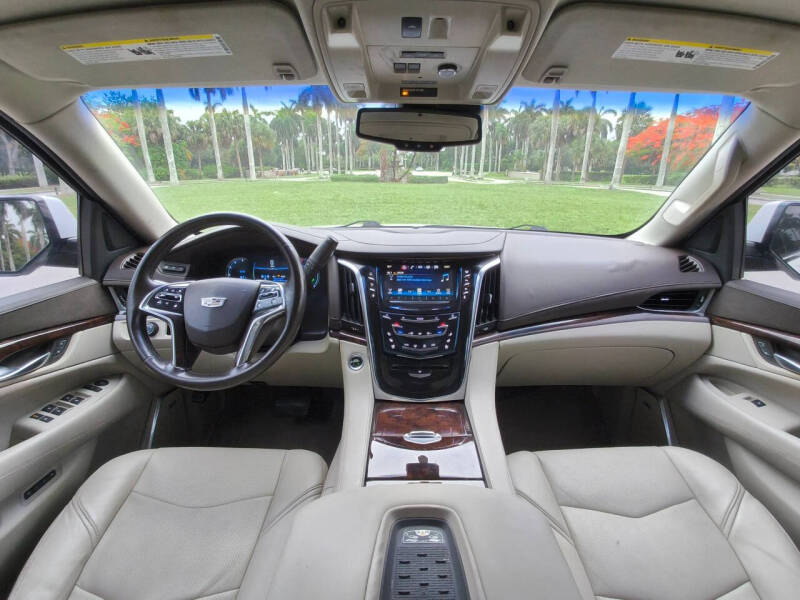2016 Cadillac Escalade Luxury Collection