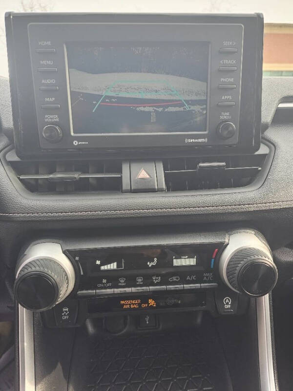 2020 Toyota RAV4 LE