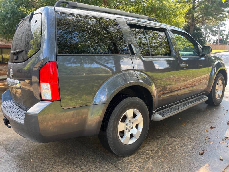 2011 Nissan Pathfinder LE