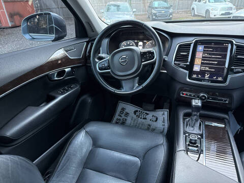 2017 Volvo XC90 T5 Momentum